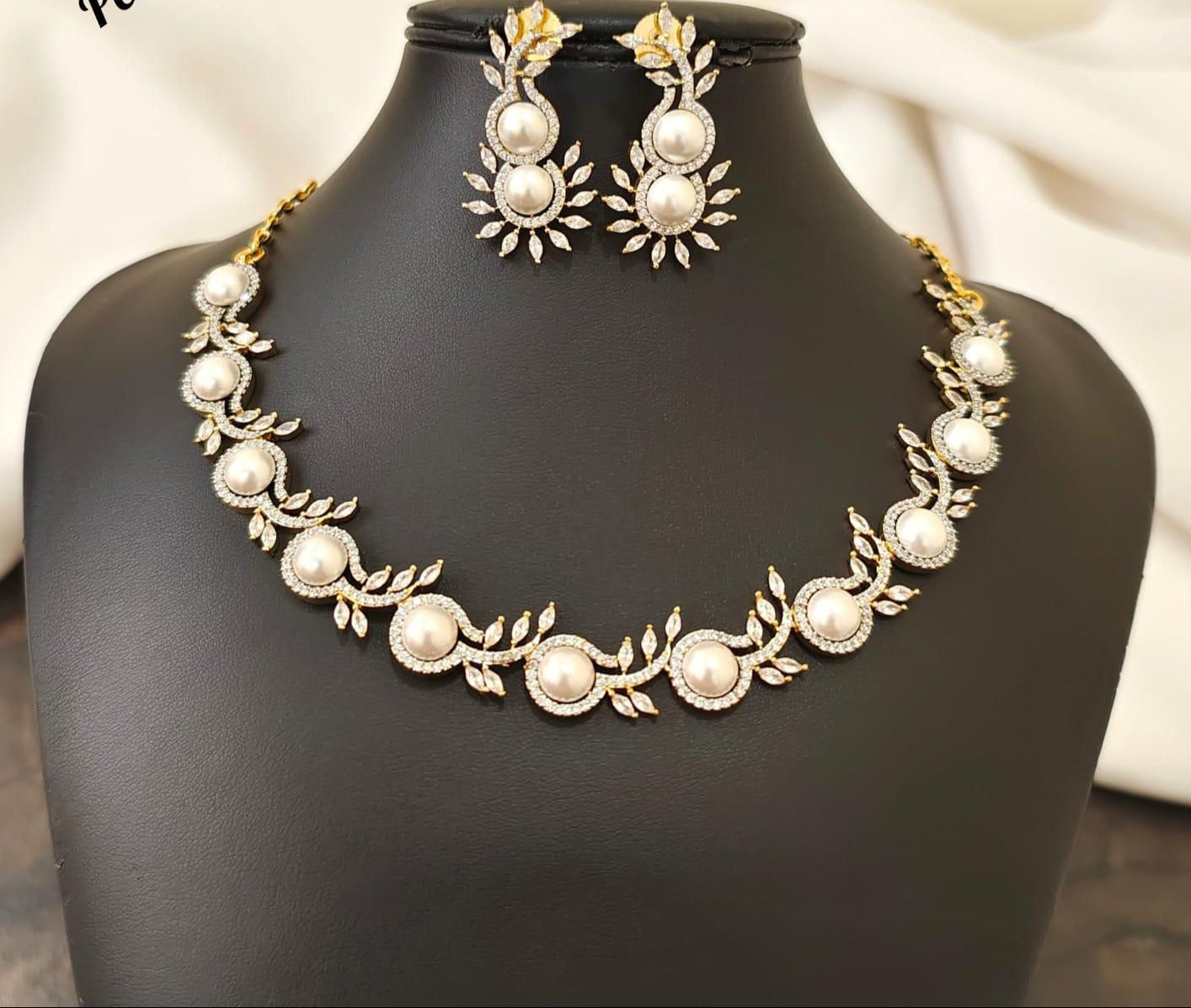 AD Pearl necklace