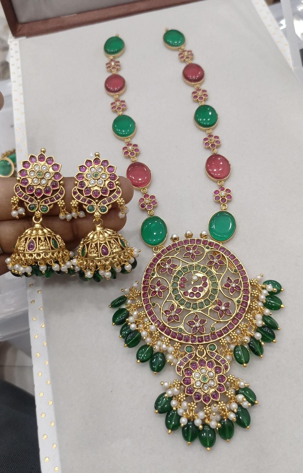 Kemp with jaipur stones