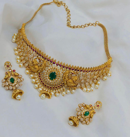 Exquisite golden choker