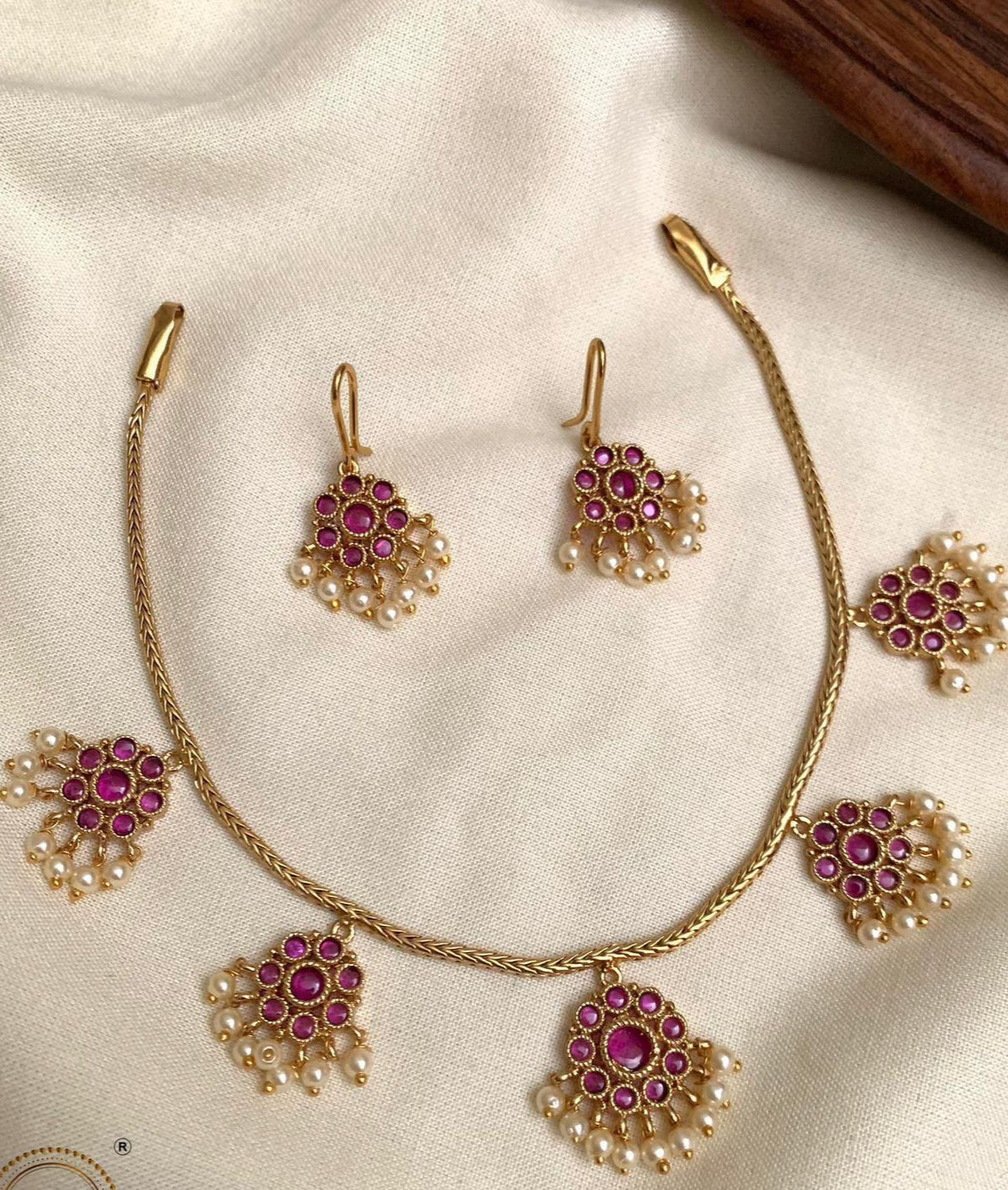 Kemp sets with elegant chain