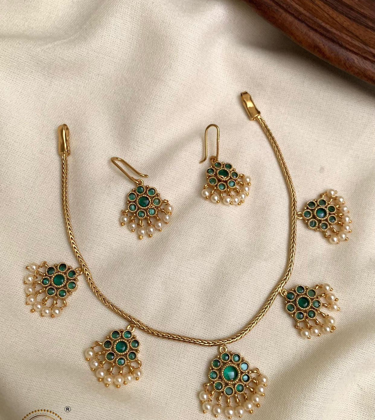 Kemp sets with elegant chain