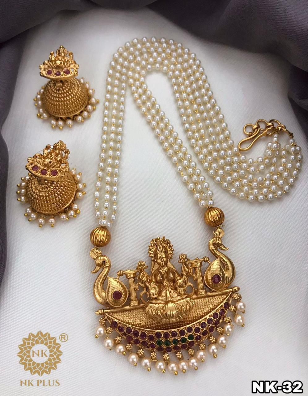 Temple pendant set